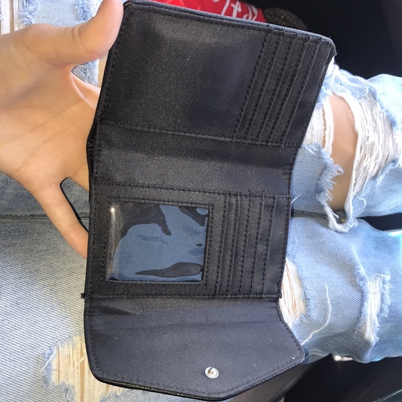 Brand New Tommy Hilfiger Wallet 🖤 - Picture 3 of 3